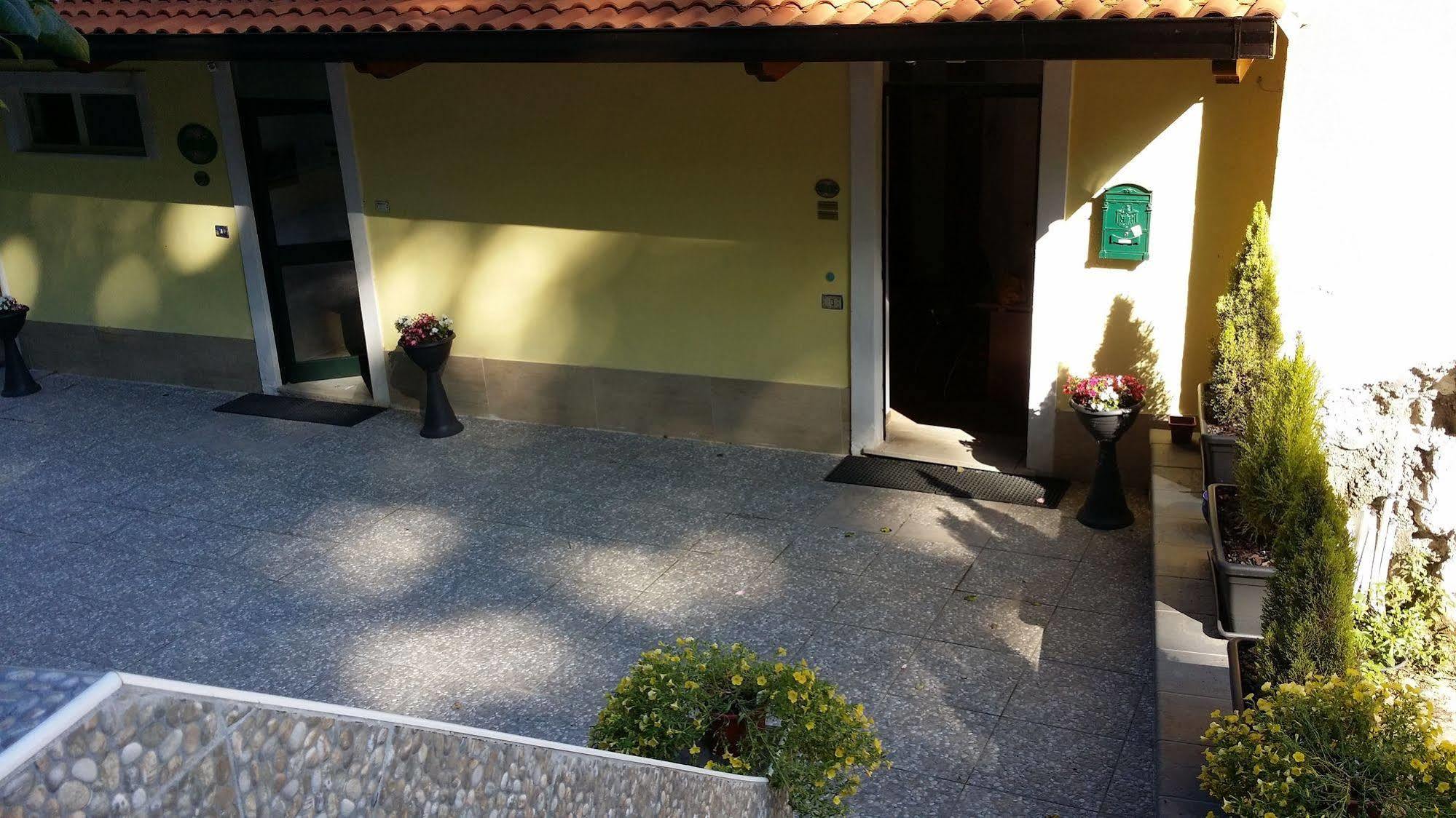 Il Roseto Bed & Breakfast Frosinone Eksteriør bilde